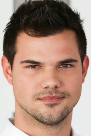 Тейлор Лотнер